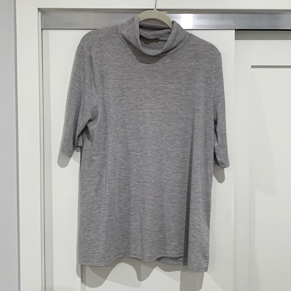 Ann Taylor loft flowy turtleneck top